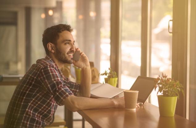 Евродепутатите слагат таван на цените на обажданията в ЕС и одобряват извънредна съобщителна система