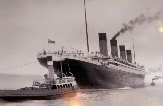 Гигантски суперорганизъм поглъща „Титаник”