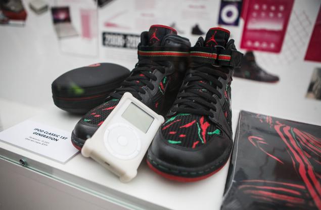  23 октомври 2001 г. - Apple обявява първата версия на iPod 