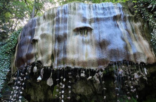 Този извор вкаменява всичко, до което се докосне