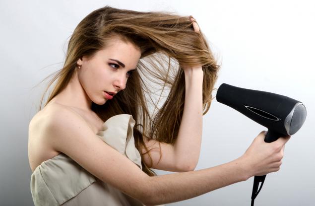 15 грешки със сешоара, които водят до изтощаване на косата