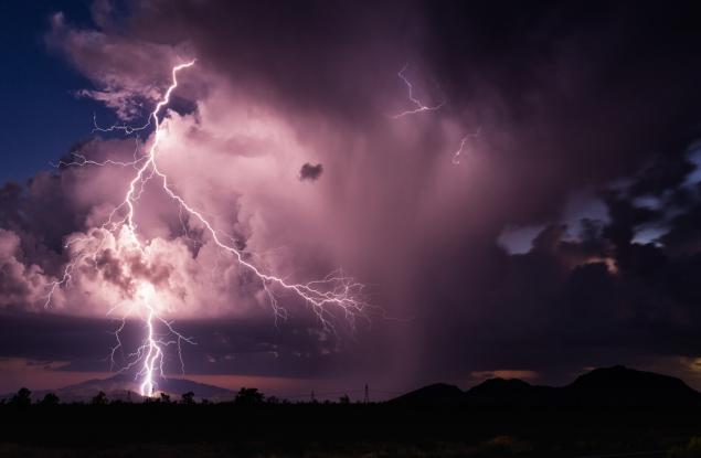 Видео: Пълзящата светкавица