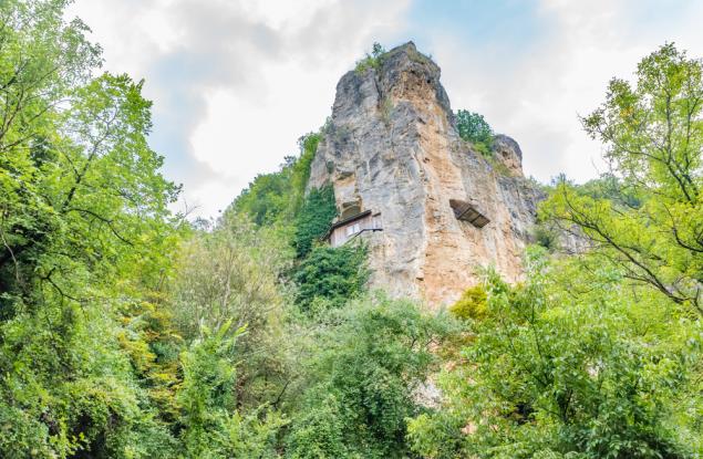Фотопътешествие до Ивановските скални църкви