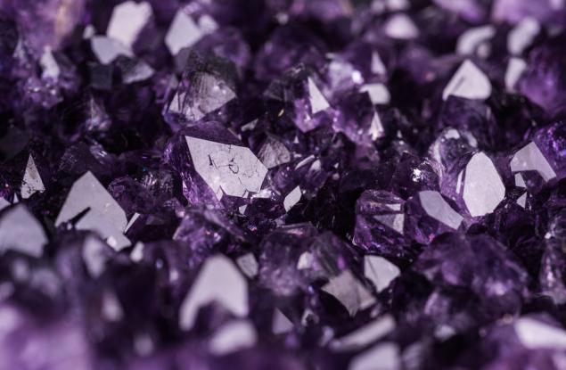 Доказаха, че кристалите могат да се огъват