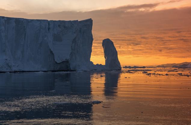 Видео: Полет над Арктика