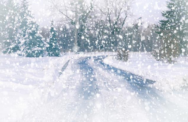 Видео: Дрон лети в снежна буря