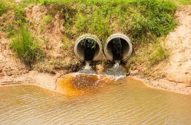 Създадоха батерия, която се зарежда от бактерии от отходни води
