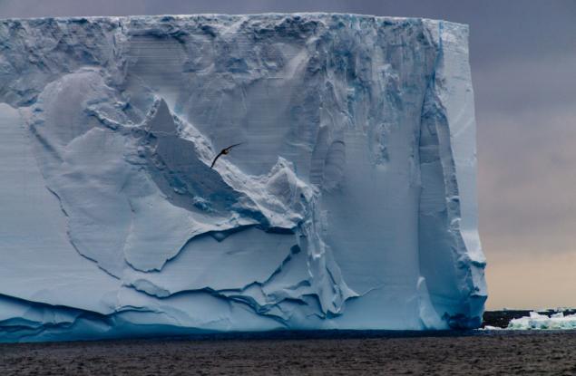 Айсберг с размера на американския щат Делауеър е напът да се откъсне от Антарктика
