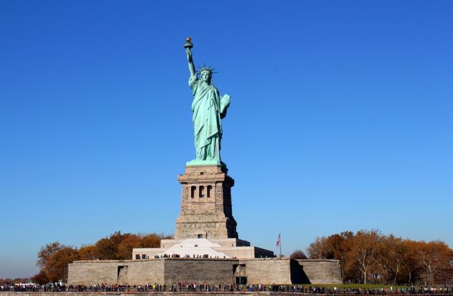 Видео: Една година от живота на Статуята на свободата