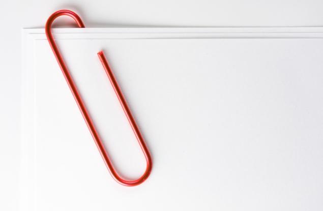 Защо кламерът си помни формата?