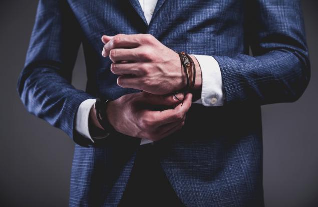 Виц: За хората в костюми