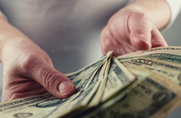 Банкнотите съдържат средно по 26 хил. опасни бактерии