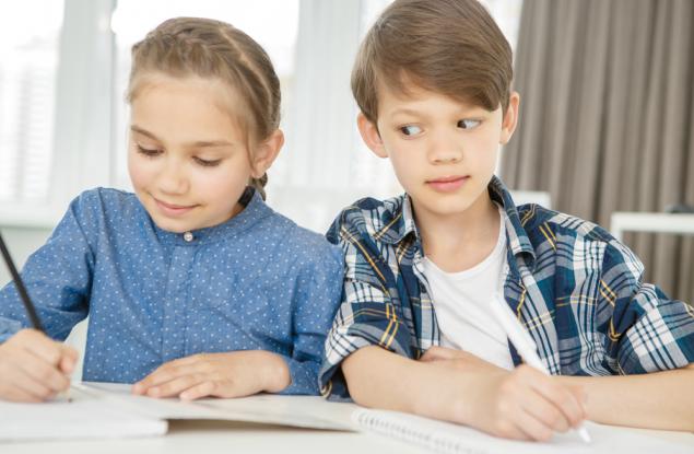 Учените: децата, които имат самочувствието на умни, са по-склонни да мамят на изпити