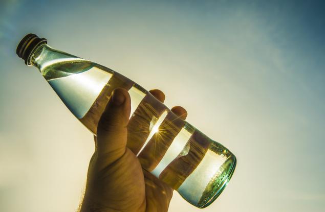 Не хвърляй бутилката – изяж я! 