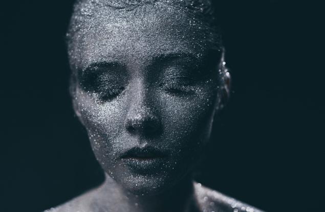 Вашият грим крие тъмна и тревожна тайна