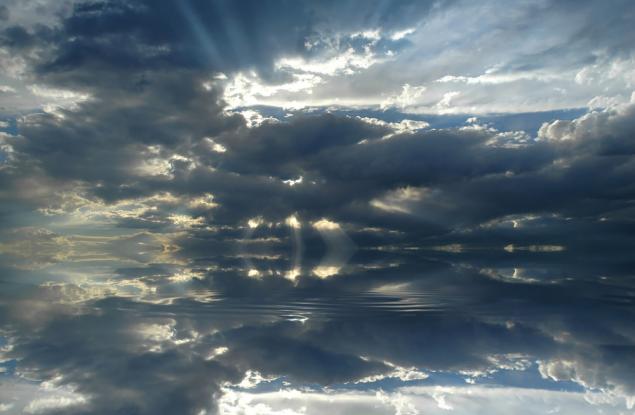 Божествената красота на крепускуларните слънчеви лъчи