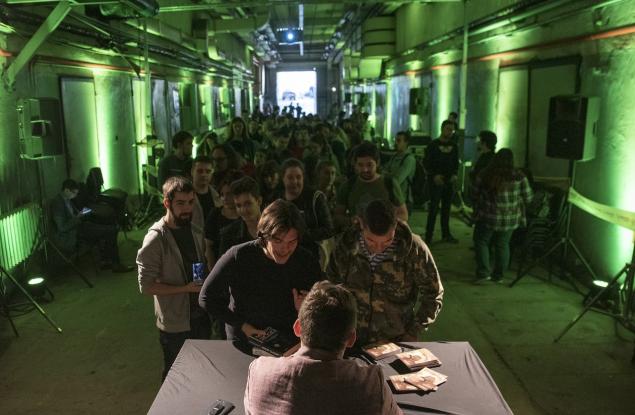 Над 200 човека се срещнаха лично с култовия писател Дмитрий Глуховски в подземията на НДК