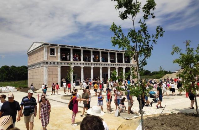 Най-големият и първи по рода си Исторически парк в света отвори врати в България 