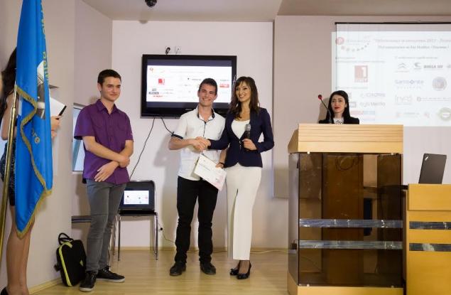 Двама ученици от "Работилница за репортери" ще посетят Брюксел