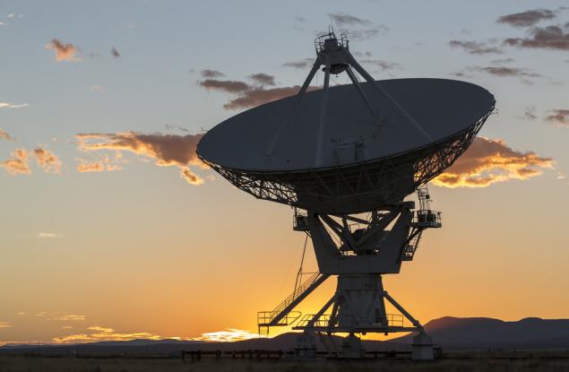 Астрономи засякоха мистериозен радио сигнал, идващ от подобна на Слънцето звезда