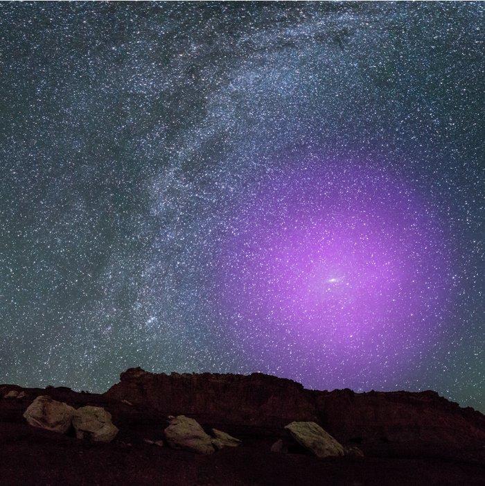 Ето как щеше да изглежда нашето небе, ако виждахме гигантското хало на Андромеда
