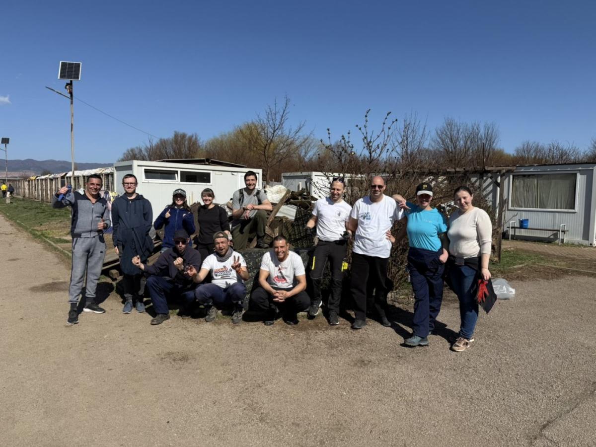 От разходка до шанс за дом: доброволци помагат на кучетата в Горни Богров