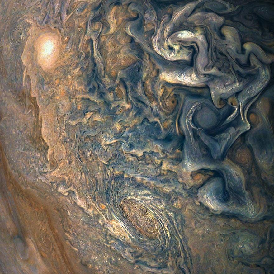 30 невероятни снимки на Юпитер: Най-голямата планета в Слънчевата система