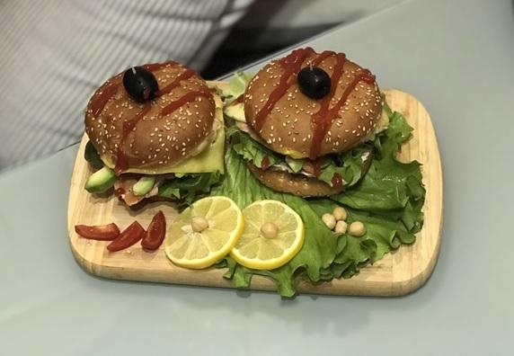 Опитайте тези сочни бургери със сьомга