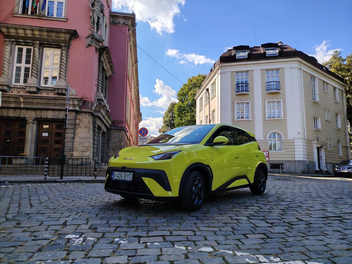 BYD DOLPHIN SURF: Големият град в малък формат
