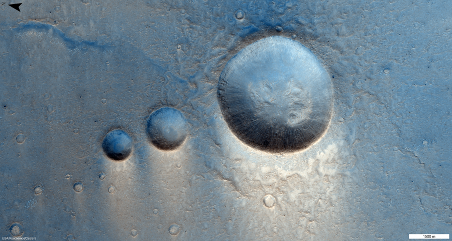 Не можем да спрем да гледаме тези забележителни кратери на Марс
