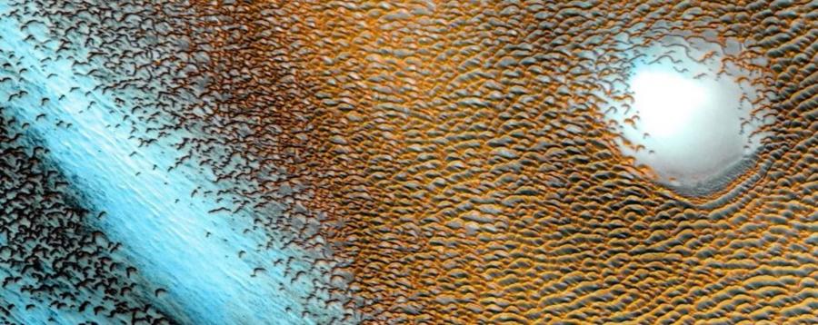 Невероятна снимка на NASA показва магичното „море от дюни“ на Марс