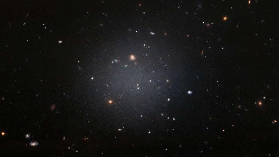 Откриха още галактики с липсваща тъмна материя