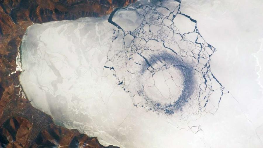 Разплетоха мистерията на странните ледени кръгове в Сибир