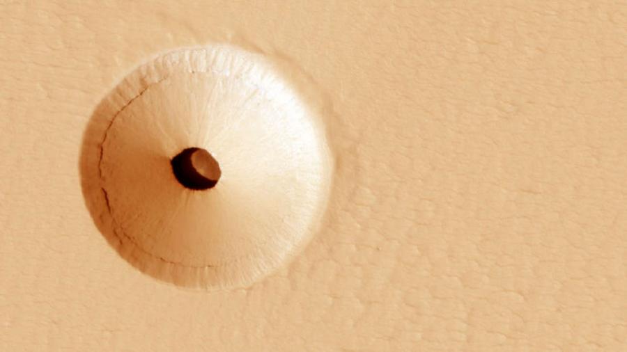 Тази необичайна „дупка“ на Марс най-вероятно е подземна пещера