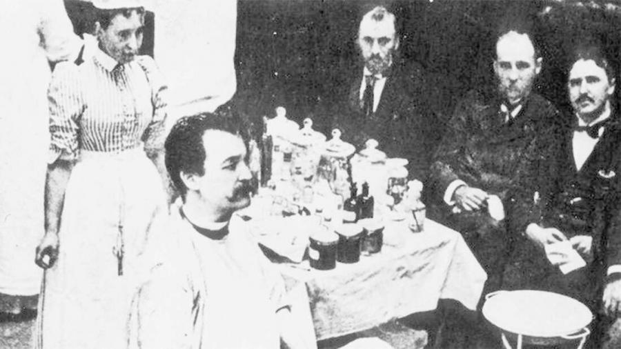 Историята на лекаря, който вкарва водород в ануса си, за да спаси хиляди