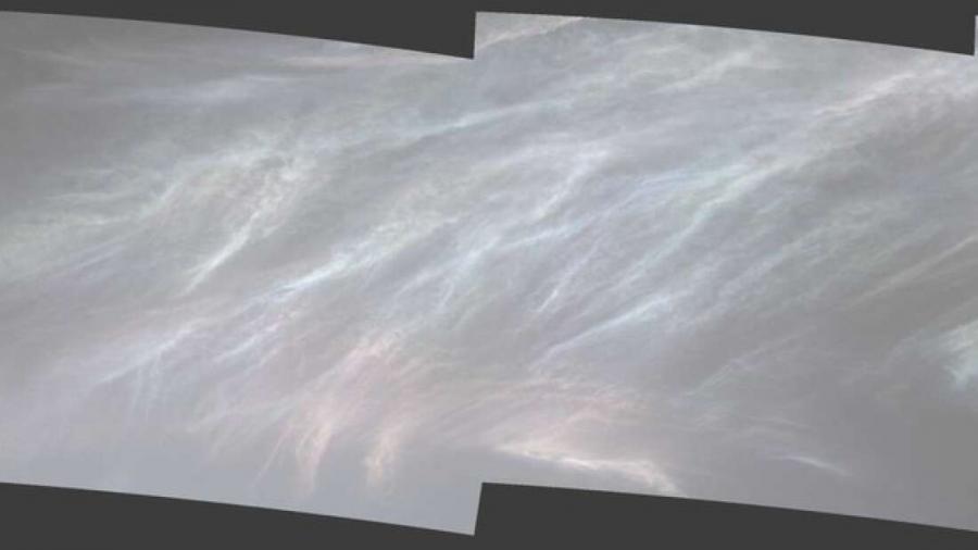 „Кюриосити“ засне редки многоцветни сияещи облаци на Марс