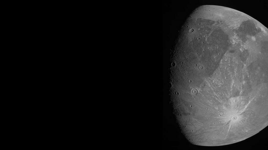 “Джуно“ направи едни от най-близките и детайлни снимки на Ганимед, спътника на Юпитер
