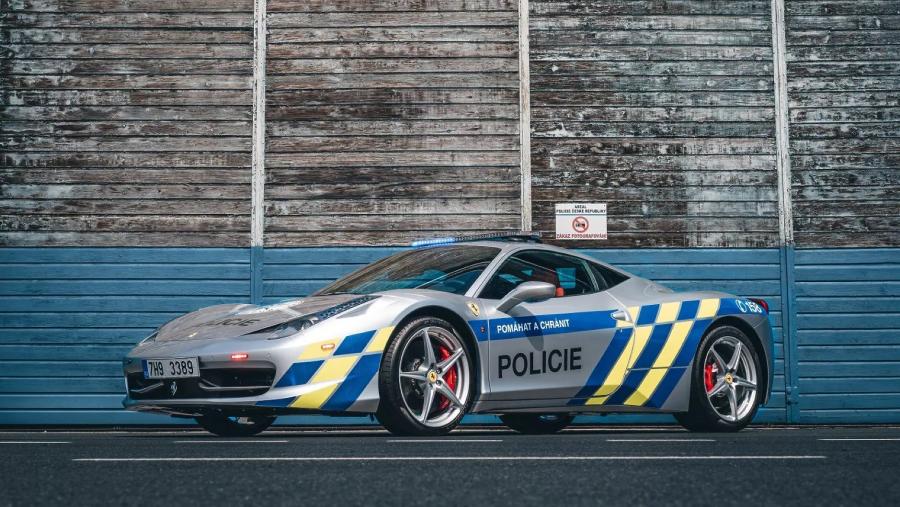 Чешката полиция ще преследва престъпници с Ferrari