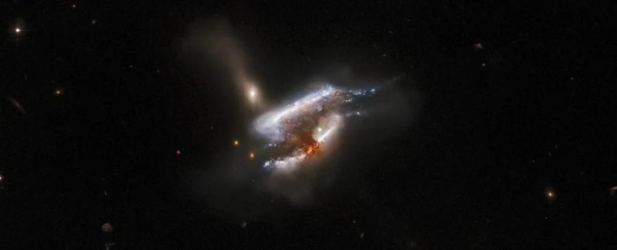 Невероятна снимка показва епичния сблъсък между три галактики