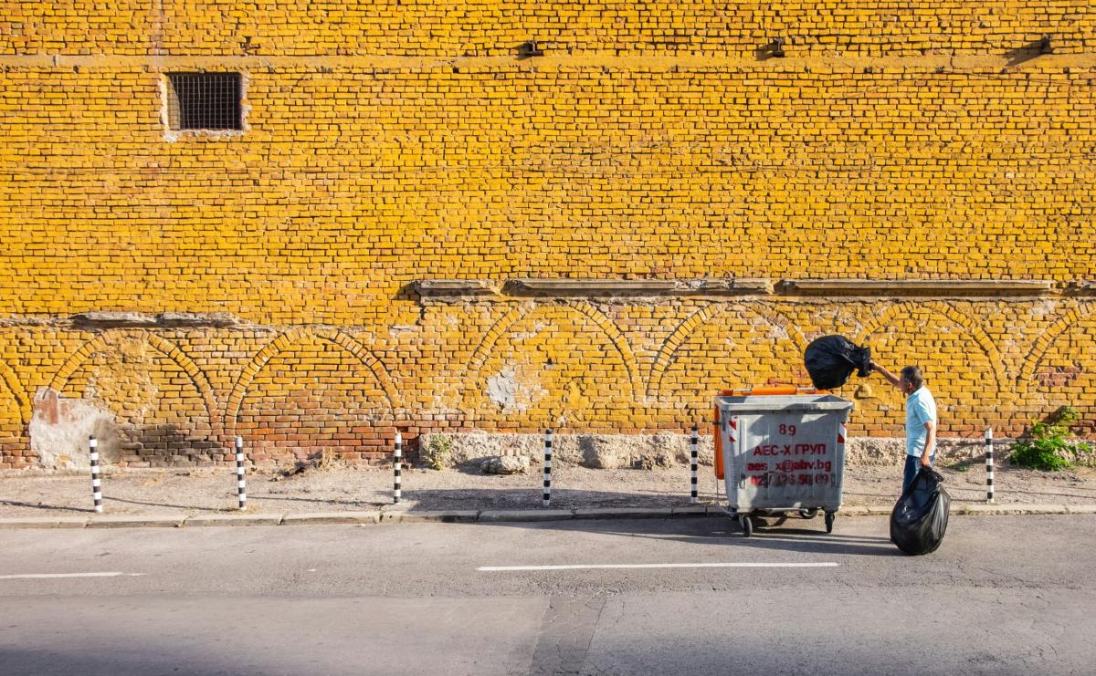 Има ли смисъл да рециклираме? Пътят на една пластмасова бутилка в България