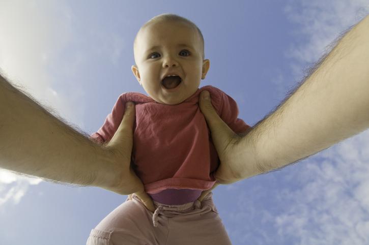 Кога бебето наистина започва да вижда и какво