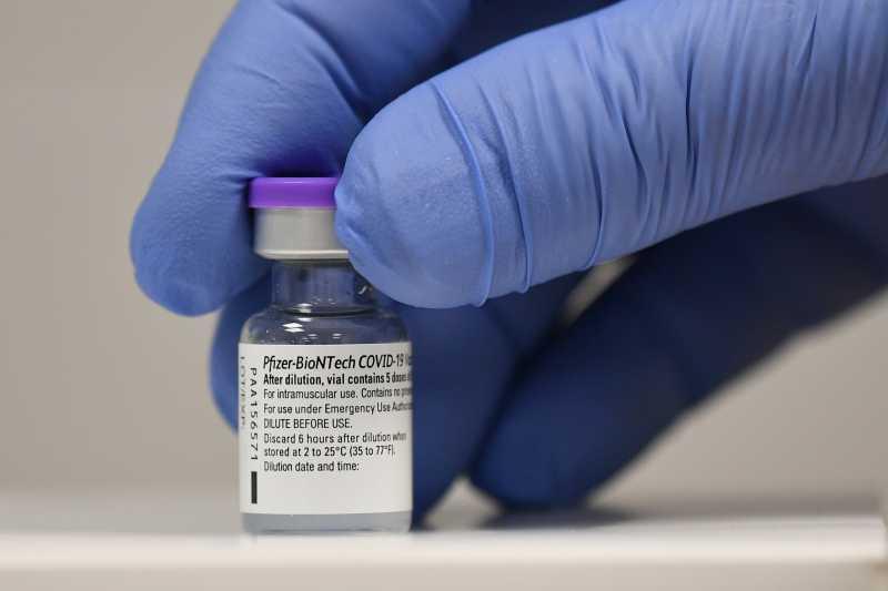 Ефикасността на ваксината на Pfizer спада драстично за 6 месеца