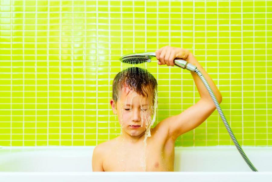 Как да научим детето да се къпе самó: 9 стъпки