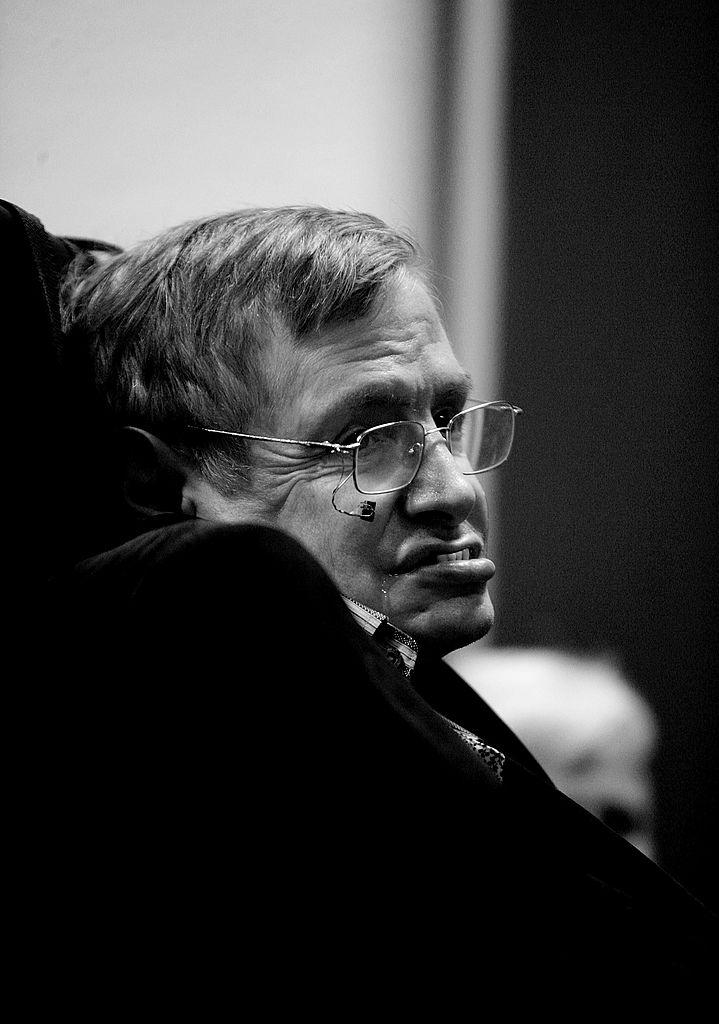 Стивън Хокинг: Тихите хора имат най-гръмки умове