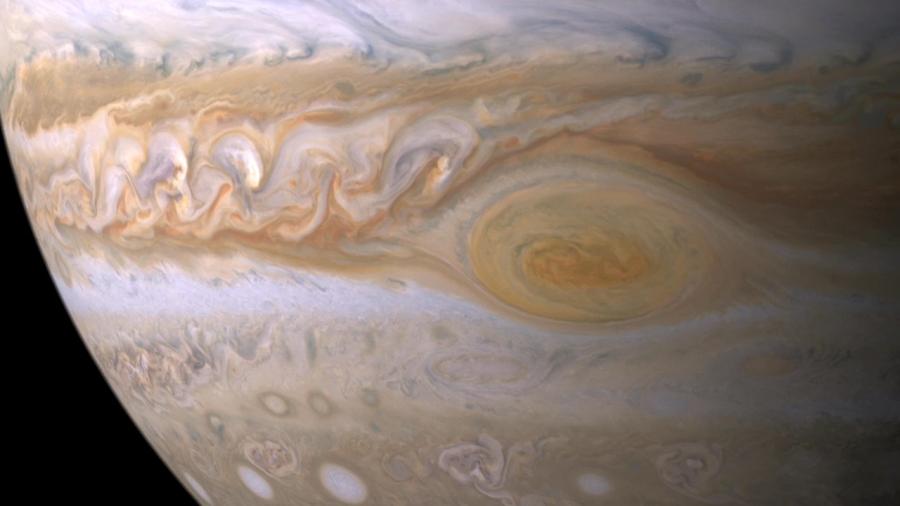 Учени измериха Голямото червено петно на Юпитер