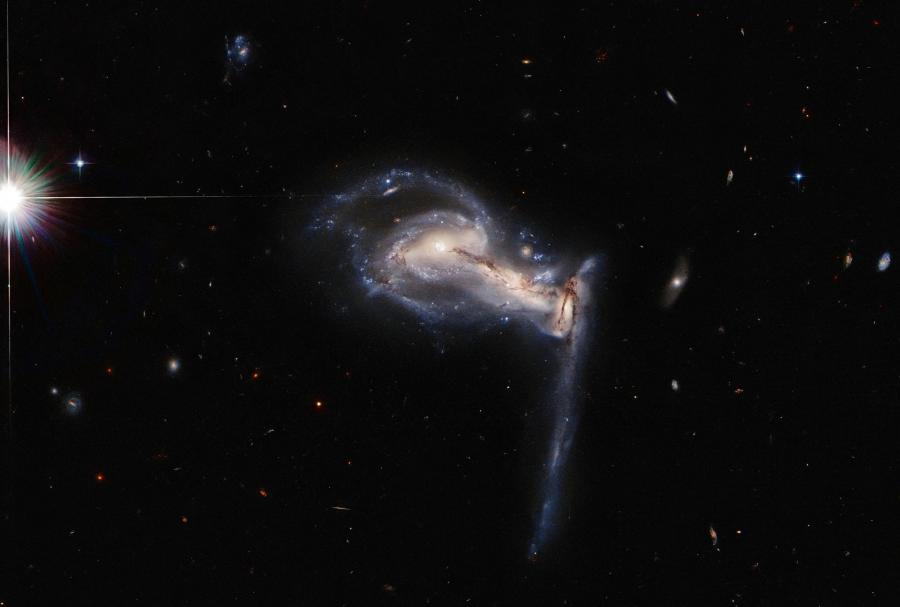 „Хъбъл“ засне „свада“ между три галактики