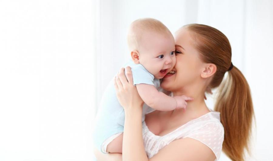 Какво да (не)правим, когато бебето хълца