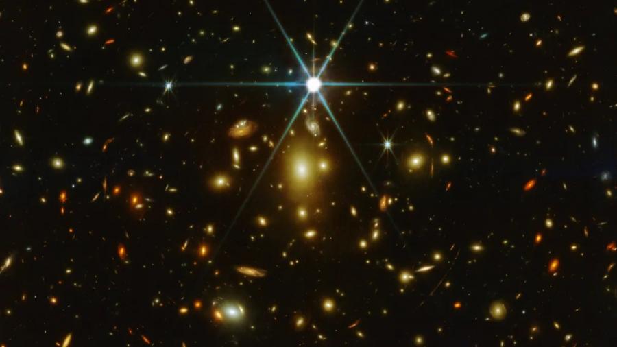 „Джеймс Уеб“ засне най-далечната единична звезда, позната на човечеството (не, не е тази, която си мислите)