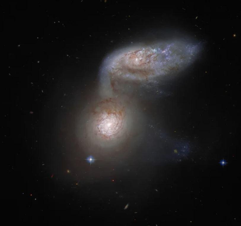 “Хъбъл“ засне две галактики, които са на път да се сблъскат