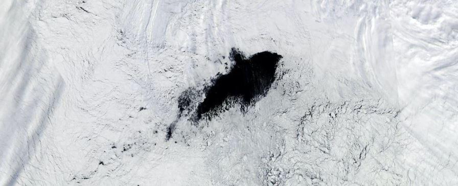 Невидими въздушни реки в небето образуват гигантски дупки в антарктическия лед
